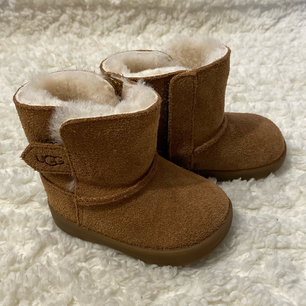 Kids UGG Fur-lined Boots Size 2/3